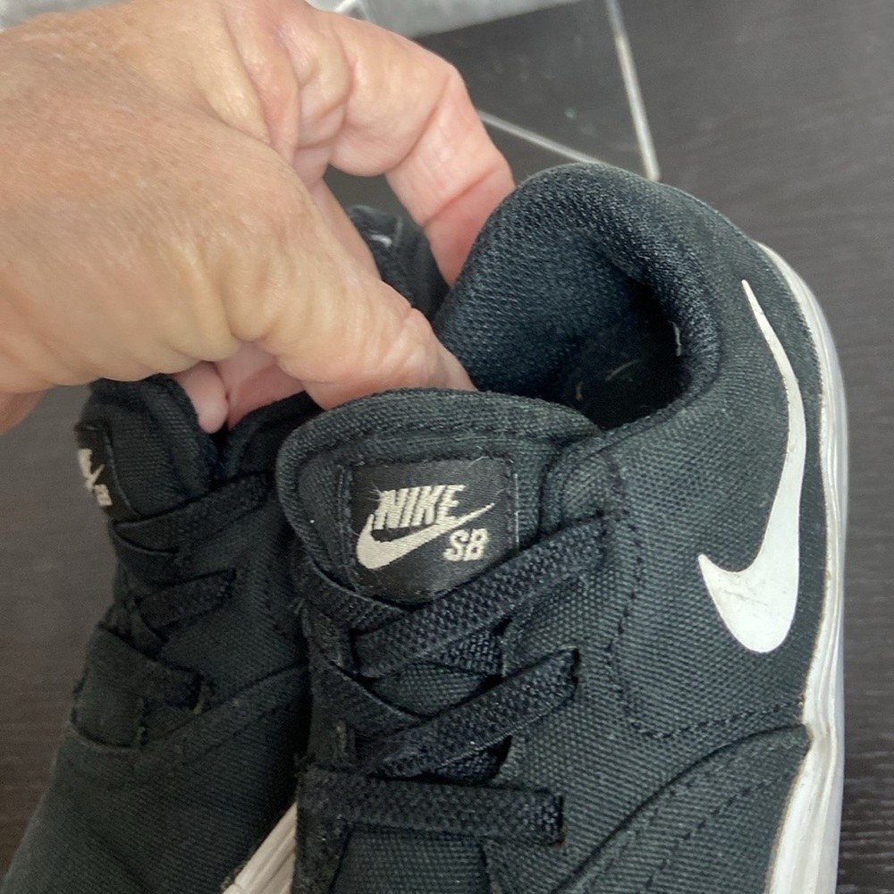 Nike - Picture 6 of 9